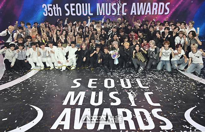 제35회 서울가요대상 수상자들이 20일 인천 중구 인스파이어 아레나에서 열린 시상식 한 후 포즈를 취하고 있다.  2026. 6. 20. 인천 | 최승섭기자 thunder@sportsseoul.com
