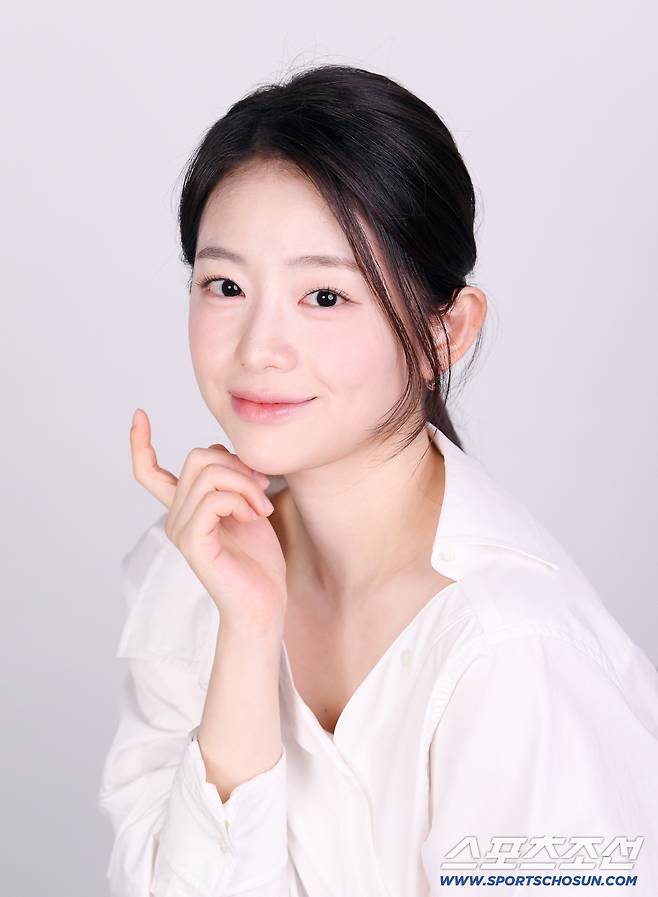 '폭싹 속았수다' '21세기 대군부인'에 이어 '멋진 신세계'까지 매 작품 변주에 성공하며 연기 스펙트럼을 넓히고 있는 배우 채서안이 스포츠조선을 방문해 카메라 앞에서 매력을 발산하고 있다. 사진=정재근 기자 cjg@sportschosun.com/2026.6.16/