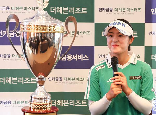 2026년 한국여자프로골프(KLPGA) 투어 인카금융 더헤븐 마스터즈 대회 우승 경쟁에 뛰어든 서교림 프로가 우승 인터뷰하는 모습이다. 사진제공=KLPGA (사진을 무단으로 사용하지 마십시오.)