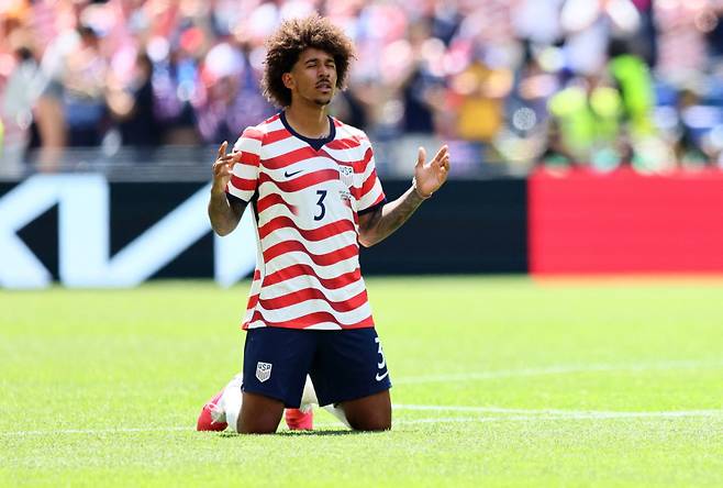 <yonhap photo-2772=""> Soccer Football - FIFA World Cup 2026 - Group D - United States v Australia - Seattle Stadium, Seattle, Washington, U.S. - June 19, 2026 Chris Richards of the U.S. celebrates after the match IMAGN IMAGES via Reuters/Blake Dahlin/2026-06-20 06:09:12/ <저작권자 ⓒ 1980~2026 ㈜연합뉴스. 무단 전재 재배포 금지, AI 학습 및 활용 금지></yonhap>
