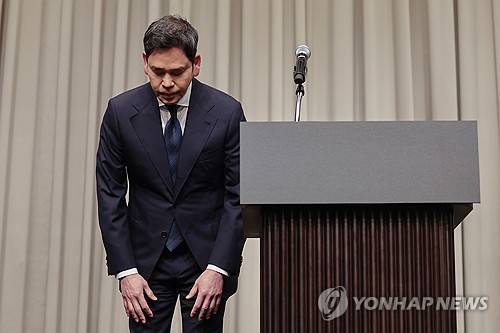 스타벅스 '탱크데이' 논란 대국민 사과하는 정용진 회장 [연합뉴스 자료]