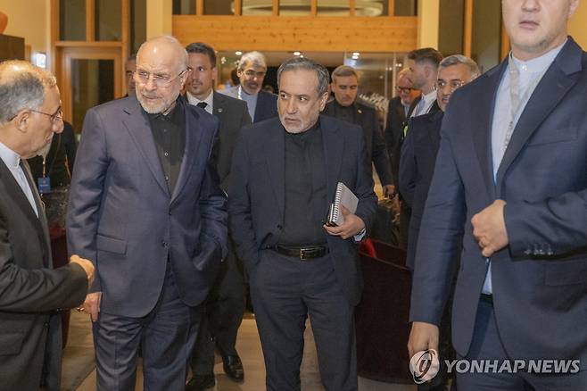 미국과의 실무 협상을 위해 스위스에 도착한 모하마드 바게르 갈리바프 이란의회 의장과 아바스 아라그치 이란 외무장관의 모습 [EPA=연합뉴스. 재판매 및 DB 금지]