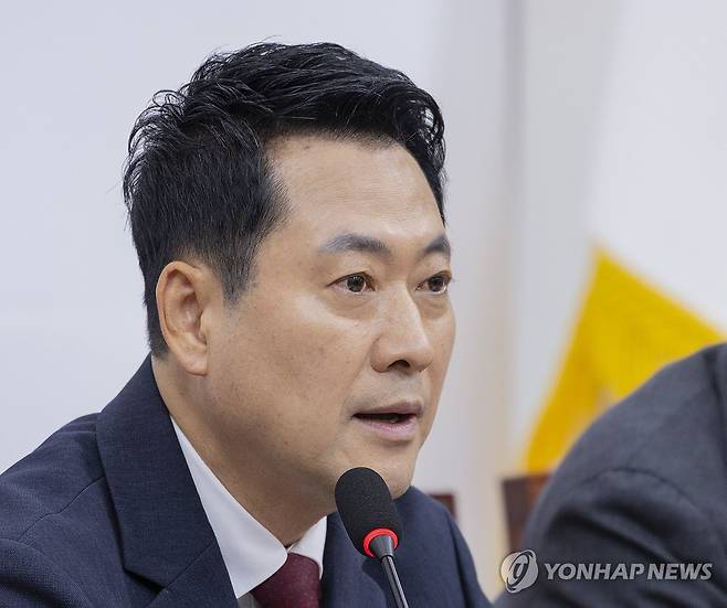 최고위원회의에서 발언하는 장동혁 대표 (서울=연합뉴스) 황광모 기자 = 국민의힘 장동혁 대표가 18일 국회에서 열린 최고위원회의에서 발언하고 있다. 2026.6.18 hkmpooh@yna.co.kr