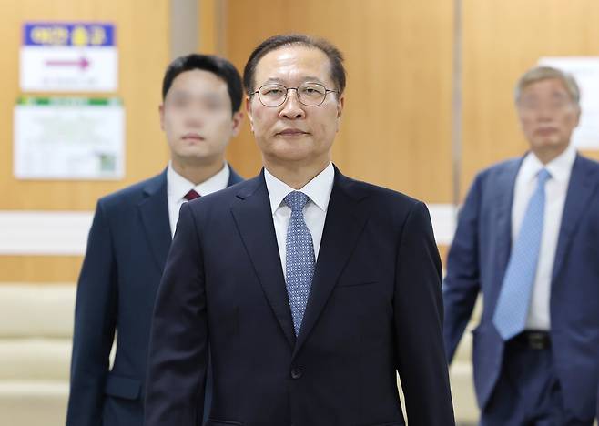 12·3 비상계엄에 가담하고 김건희 여사의 수사 청탁을 들어준 혐의로 기소된 박성재 전 법무부 장관이 6월 22일 서울 서초구 서울중앙지법에서 열린 1심 선고 공판에 출석하고 있다. 연합뉴스&nbsp;