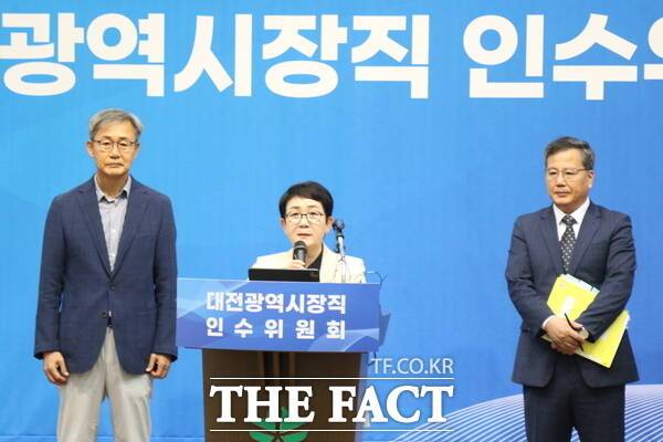 박정현 민선9기 대전시장직 인수위원장이 22일 인수위원회 대회의실에서 기자회견을 열고 민선8기 점검 내용에 대해 강도 높게 비판하고 있다. /정예준 기자