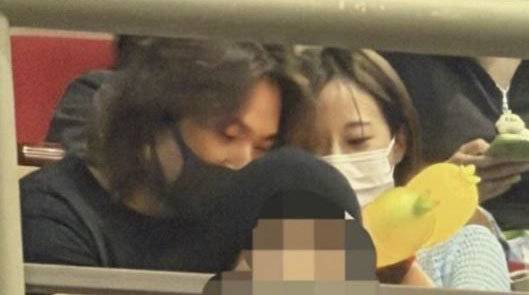 대성과 허영지. 온라인 커뮤니티