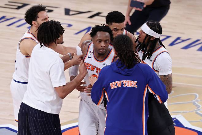 <yonhap photo-4192="">2026 NBA 파이널 4차전에서 경기 종료 직전 팁인 슛으로 대역전승을 이끈 OG 아누노비. [AFP=연합뉴스]</yonhap>