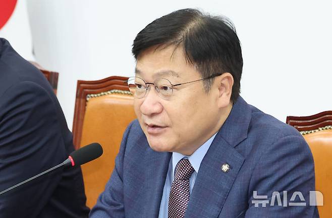 [서울=뉴시스] 최진석 기자 = 정점식 국민의힘 원내대표가 22일 여의도 국회에서 열린 최고위원회의에서 발언하고 있다. 2026.06.22. myjs@newsis.com