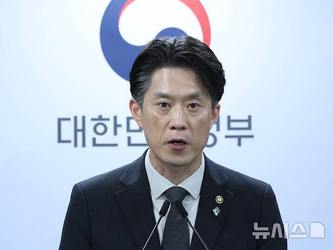 [서울=뉴시스] 조수정 기자 = 노용석 중소벤처기업부 1차관이 22일 오후 서울 종로구 정부서울청사에서 '모두의 창업' 합격자 5000명의 개인정보와 창업 아이디어가 유출된 사고와 관련, 진행 현황 및 향후 운영 방향을 발표하고 있다. 2026.06.22. chocrystal@newsis.com