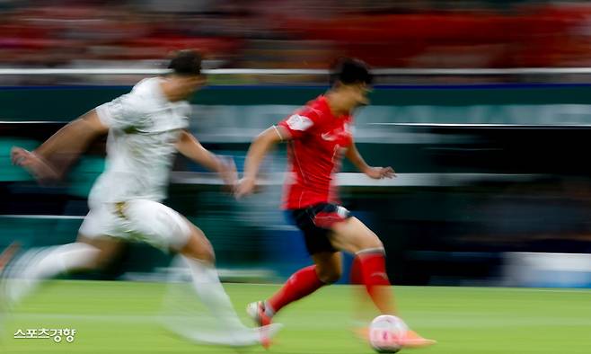 한국 축구대표팀 손흥민이 12일 멕시코 과달라하라 에스타디오 스타디움에서 열린 2026 북중미 월드컵 조별리그 A조 체코와의 경기에서 돌파하고 있다. 문재원 기자