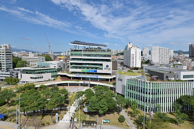 광주광역시 서구청 전경.