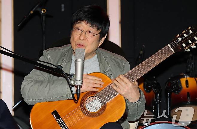 김창완밴드가 27일 오후 서울 종로구 복화문화예술공간에무에서 가진 싱글 'Seventy(세븐티)' 발매 기념 및 전국투어 기자간담회에서 인사말을 하고 있다. 2026.1.27 ⓒ 뉴스1 권현진 기자