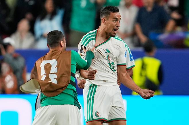 Algeria‘s Nadhir Benbouali, right, celebrates after scoring his side’s opening goal during the World Cup Group J soccer match between Jordan and Algeria in Santa Clara, Calif., near San Francisco, Monday, June 22, 2026. (AP Photo/Eugene Hoshiko)    <Copyright (c) Yonhap News Agency prohibits its content from being redistributed or reprinted without consent, and forbids the content from being learned and used by artificial intelligence systems.>