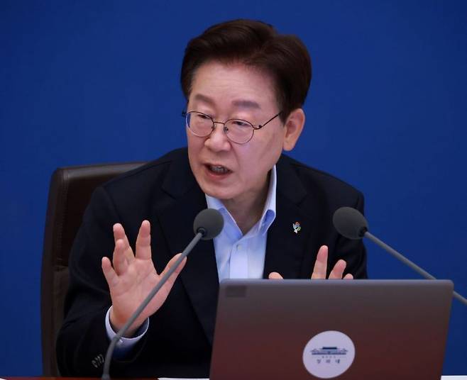 이재명 대통령이 23일 청와대에서 열린 국무회의 겸 비상경제점검회의에서 발언하고 있다. 연합뉴스