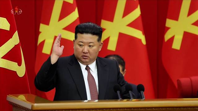 김정은 국무위원장이 지난 20∼22일 열린 당 중앙위원회 제9기 제2차 전원회의에서 핵무력의 확대강화 방침을 재천명하고 국방자산을 ‘세계를 압도할 수 있는 수준’으로 강화하겠다고 밝혔다고 조선중앙TV가 23일 보도했다. [조선중앙TV 화면. 국내에서만 사용가능. 재배포 금지. For Use Only in the Republic of Korea. No Redistribution]