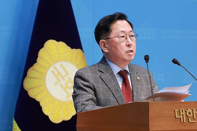국민의힘 유용원 의원이 지난 3월 3일 국회 소통관에서 러시아-우크라이나 전쟁과 관련해 우크라이나를 방문한 결과를 발표하고 있다. 연합뉴스