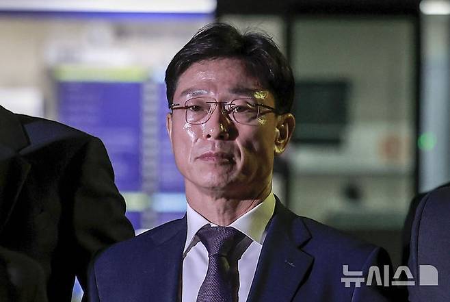 [서울=뉴시스] '채상병 순직 사건'의 책임자로 지목돼 1심에서 징역 3년을 선고받은 임성근 전 해병대 1사단장이 특별검사법을 상대로 제기한 헌법소원심판이 정식 본안 심판을 받게 됐다. 임 전 사단장이 지난해 10월 23일 서울 서초구 서울중앙지방법원에서 열린 영장실질심사를 마친 뒤 나오는 모습. (사진=뉴시스DB). 2026.06.23. photo@newsis.com