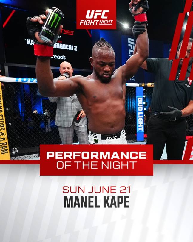마넬 캅이 21일 미국 네바다주 라스베이거스 메타 에이펙스에서 열린 'UFC 파이트 나이트: 캅 vs 호리구치' 메인 이벤트 플라이급 매치에서 승리를 거둔 뒤 두 팔을 들고 기뻐하고 있다. /사진=UFC 제공