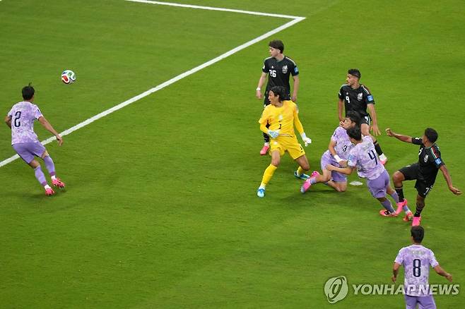 한국과의 경기에서 결승골 넣는 멕시코 로모 [AP=연합뉴스 자료사진]
