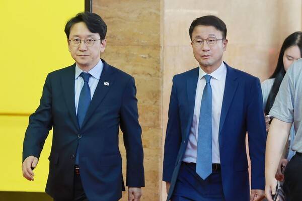 한병도 더불어민주당 원내대표가 24일 국회의장실에서 조정식 국회의장 주재 원 구성 관련 여야 원내대표 회동을 마치고 이동하고 있다. 연합뉴스