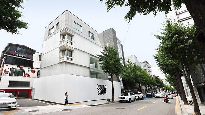 최근 152억원에 거래된 서울 강남구 신사동 가로수길 빌딩 전경.  이승환 기자