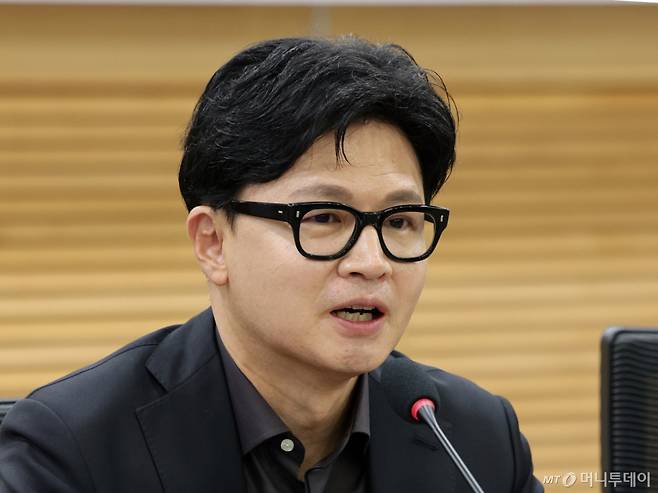 (서울=뉴스1) 황기선 기자 = 한동훈 무소속 의원이 23일 서울 여의도 국회 의원회관에서 열린 '참정권 피해사태와 선거제도 개혁 국회 토론회'에서 격려사를 하고 있다.  2026.6.23/뉴스1  Copyright (C) 뉴스1. All rights reserved. 무단 전재 및 재배포,  AI학습 이용 금지. /사진=(서울=뉴스1) 황기선 기자