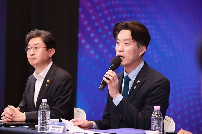 노용석 중소벤처기업부 제1차관(오른쪽) [중기부]