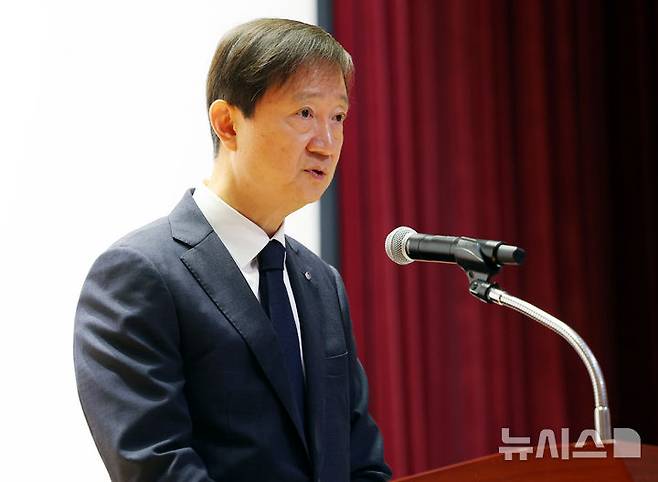 [서울=뉴시스] 박영태 기자 = 24일 오전 서울 여의도 금융감독원에서 열린 회계 심사·감리제도 개선방향에 관한 연구 세미나에서 이찬진 금융감독원장이 환영사를 하고 있다. 2026.06.24. since1999@newsis.com