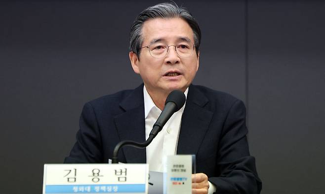김용범 대통령비서실 정책실장이 24일 서울 중구 한국프레스센터에서 열린 관훈토론회에서 모두발언을 하고 있다. 뉴시스