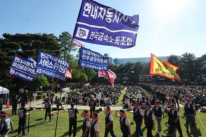 현대차 노조는 24일 쟁의행위 찬반투표 결과, 전체 조합원(3만9668명) 중 86.65%가 쟁의행위에 찬성했다고 밝혔다. 투표율은 94.15%, 투표자 대비 찬성률은 92.03%다. 연합뉴스