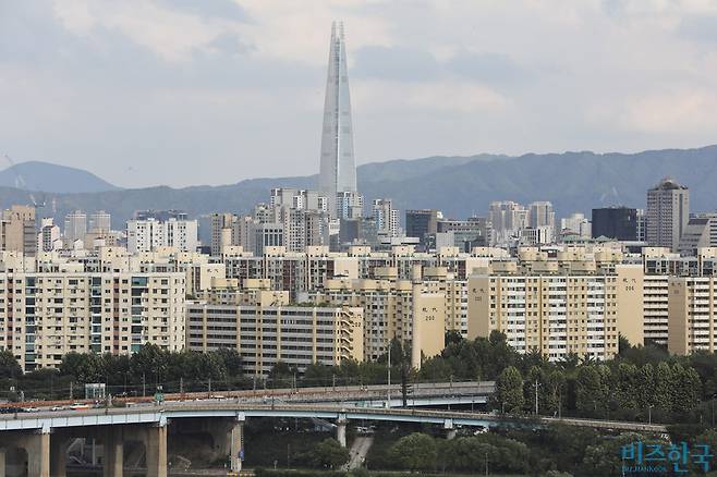 현대건설이 서울 강남구 압구정 재건축 시장에서 앞세워온 ‘압구정 현대’ 명칭의 상표 등록이 무산됐다. 사진은 압구정 현대아파트 전경. 사진=임준선 기자