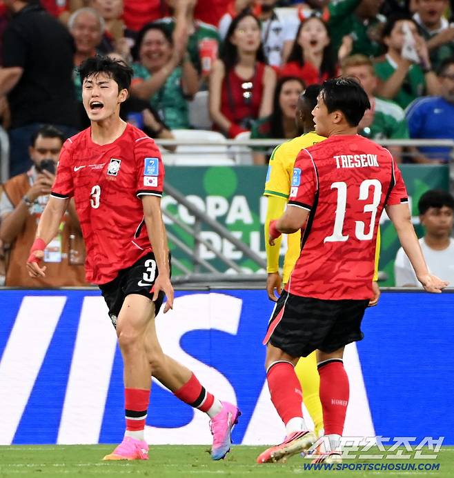 25일(한국시각) 멕시코 몬테레이 인근 과달루페의 에스타디오 몬테레이에서 열린 2026 북중미 월드컵 대한민국과 남아공의 경기. 이기혁이 상대 공격을 막아낸 뒤 화를 내고 있다. 과달루페(멕시코)=허상욱 기자wook@sportschosun.com/2026.06.25/