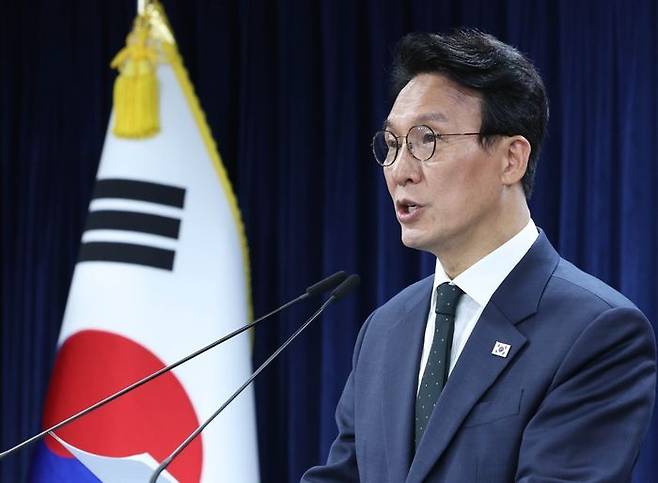 김민석 국무총리가 25일 오후 서울 종로구 정부서울청사에서 검찰 개혁 관련 현안 발표를 하고 있다. ⓒ뉴시스