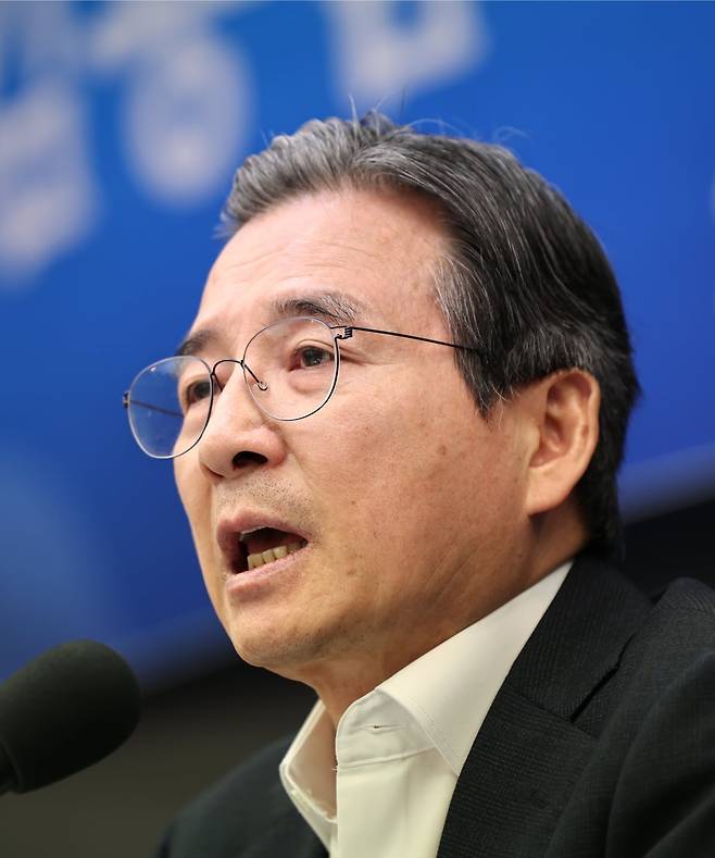 김용범 청와대 정책실장이 지난 24일 서울 중구 한국프레스센터에서 열린 관훈클럽 초청 토론회에서 모두발언을 하고 있다.  뉴스1