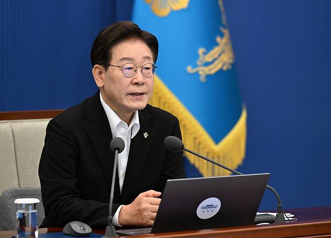 이재명 대통령이 25일 청와대에서 열린 수석보좌관회의에서 발언하고 있다. 청와대사진기자단