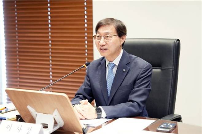 온라인 설명회서 발언 중인 김성주 국민연금공단 이사장. 국민연금공단 제공