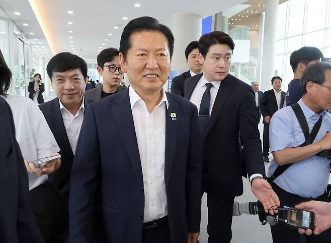 정청래 전 더불어민주당 대표(맨 앞)가 25일 전북 정읍시 아우름캠퍼스에서 열린 전북지역 당선인 워크숍에 참석하고 있다. ⓒ연합뉴스