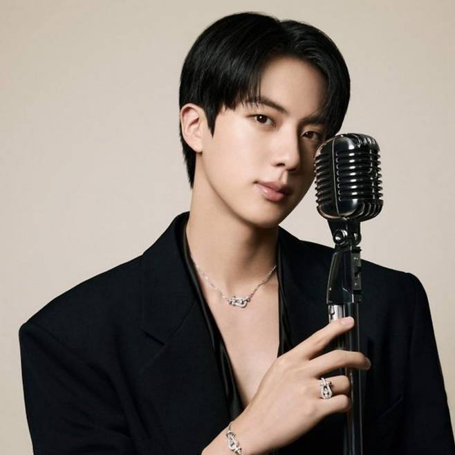 방탄소년단 진, 아이돌픽 남돌 부문 57주 연속 1위..위클리 전체 부문 1위