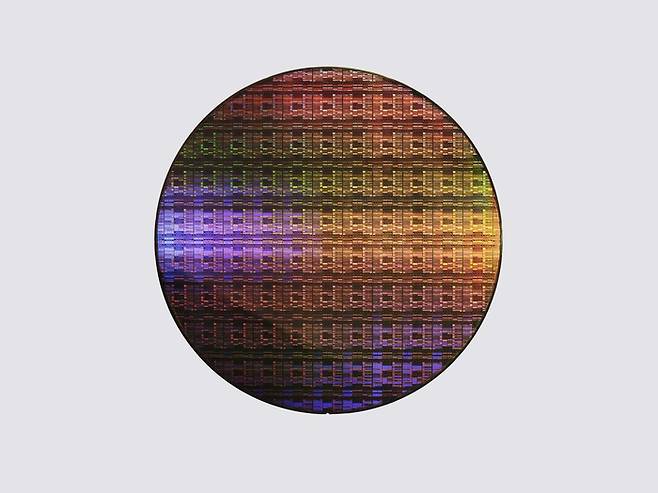 IBM의 1나노미터 이하 공정 웨이퍼/사진:IBM