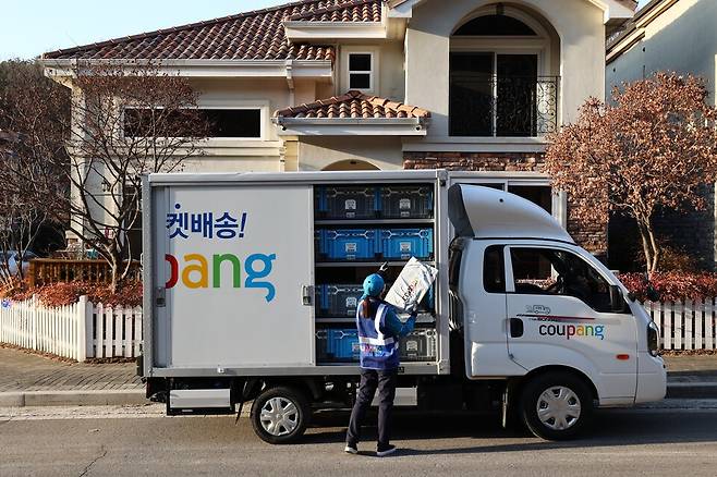 쿠팡 배송 차량. [제공=쿠팡]