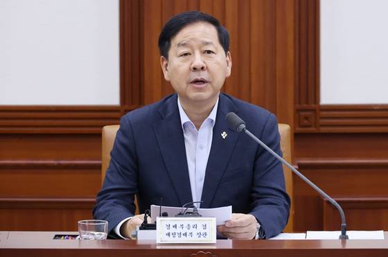 구윤철 부총리 겸 재정경제부 장관이 오늘(26일) 오전 서울 종로구 정부서울청사에서 열린 비상경제본부 희의 겸 경제관계장관회의 겸 민생물가 특별관리 관계장관 태스크포스(TF)에서 발언하고 있다. 〈사진=연합뉴스〉