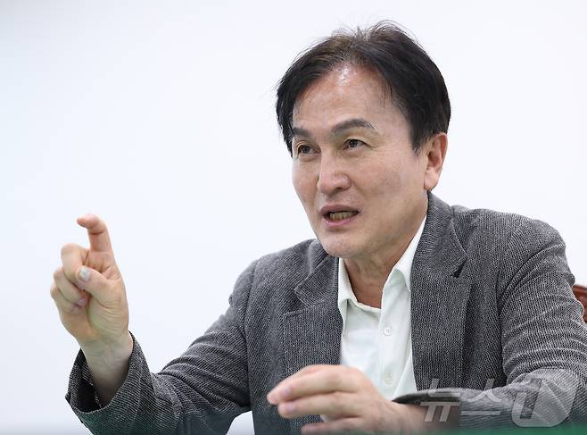 류삼영 서울 동작구청장 당선인이 19일 서울 동작구청에 마련된 인수위 사무실에서 뉴스1과 인터뷰를 하고 있다. ⓒ 뉴스1 김성진 기자
