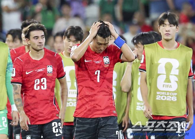 25일(한국시각) 멕시코 몬테레이 인근 과달루페의 에스타디오 몬테레이에서 열린 2026 북중미 월드컵 대한민국과 남아공의 경기. 한국이 0대1로 패한 가운데 손흥민 등 선수들이 아쉬워하고 있다. 과달루페(멕시코)=허상욱 기자wook@sportschosun.com/2026.06.25/