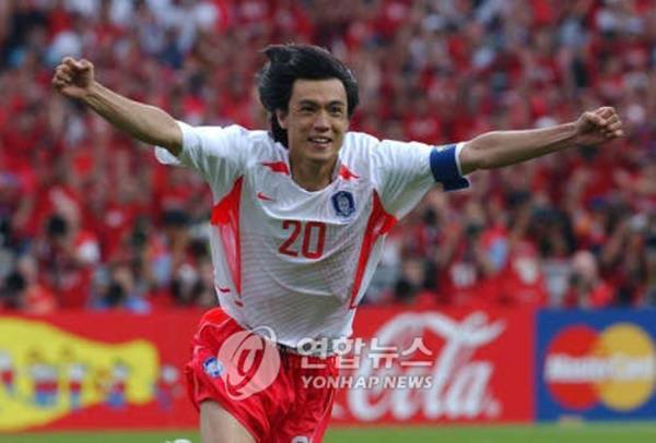 2002 한일월드컵 스페인전에서 환호하는 홍명보. ⓒ연합뉴스