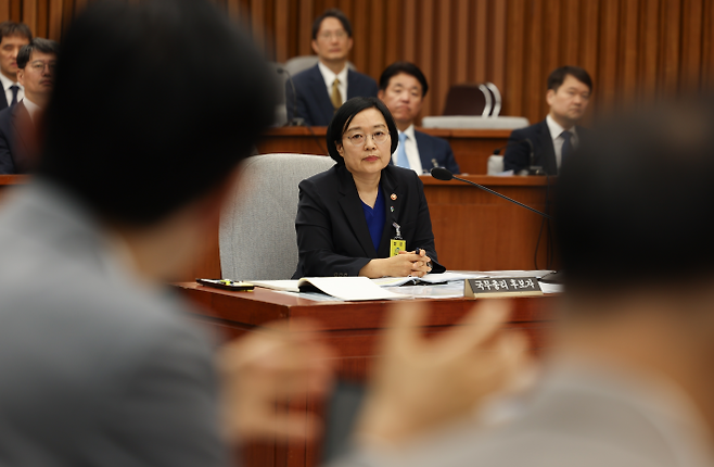 한성숙 국무총리 후보자가 26일 오전 서울 여의도 국회에서 열린 국무총리(한성숙) 임명동의에 관한 인사청문 특별위원회 전체회의에서 질의에 답하고 있다. 뉴시스