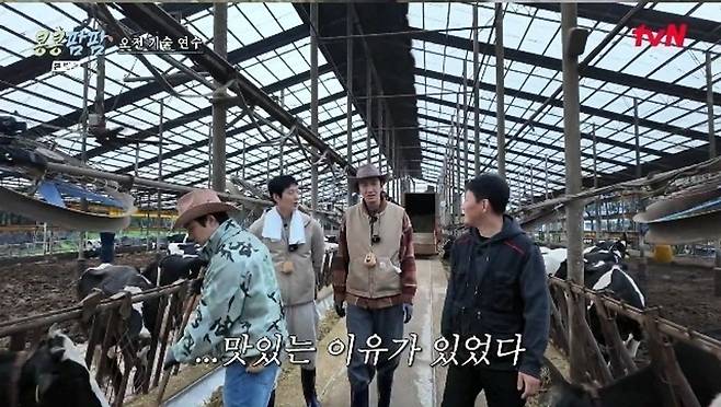 Actor Kim Woo-bin appeared on the tvN variety show Gago Farm, Hago Farm Animal Farm and personally revealed that he married Shin Min-a last year. While enjoying a farm stay at a ranch in Jeju, Kim Woo-bin shyly mentioned his marital status during a conversation with staff members, receiving congratulations from those around him.