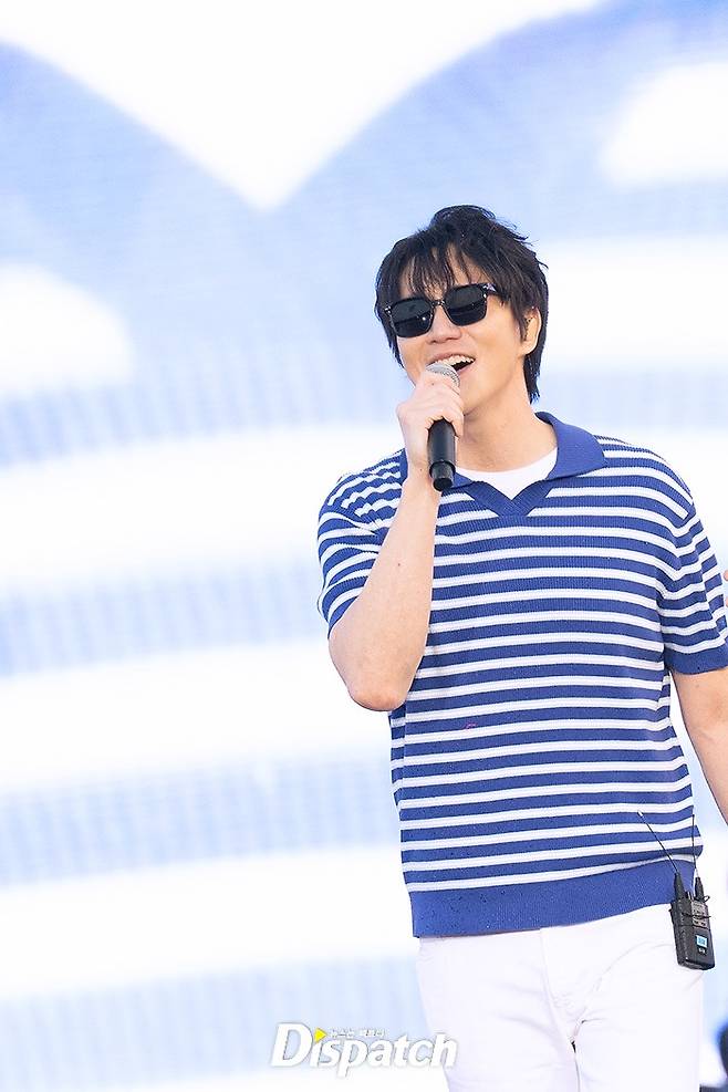 Singers Sung Si-kyung and Hwasa appeared as special guests at PSY Summer Swag 2026, held at the Uijeongbu Sports Complex in Gyeonggi Province on the 27th, delivering a passionate performance. As PSYs brand concert, this event boasted a spectacular lineup and large-scale production, drawing an enthusiastic response from the audience.PSY Summer Swag 2026 continued its reputation as a representative summer concert with refreshing staging utilizing water cannons and high-quality stage composition. Park Ji-hoon and Director Jang Hang-jun appeared in the opening video, adding to the entertainment value of the show.Following the kickoff with the Uijeongbu performance, PSY Summer Swag 2026 is scheduled to be held sequentially across the country, including in Daegu, Incheon, Gwacheon, Wonju, Suwon, Gwangju, Busan, and Daejeon.