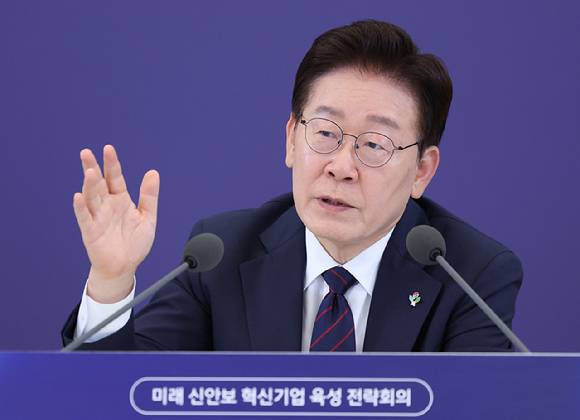 이재명 대통령이 지난 26일 청와대에서 열린 '미래신안보 혁신기업 육성전략' 회의에서 발언하고 있다. 2026.6.26 [청와대통신사진기자단] [사진=연합뉴스]