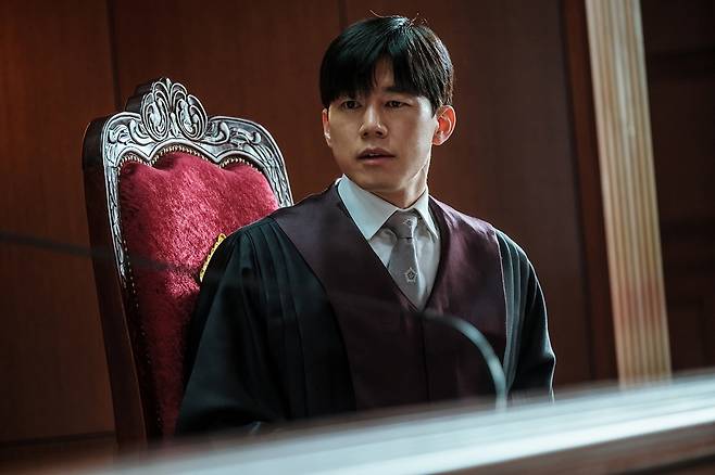 Kim Moo-yul stars in "Juvenile Justice" (Netflix)