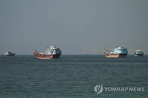 호르무즈 해협의 선박들 [로이터=연합뉴스. 재판매 및 DB 금지]